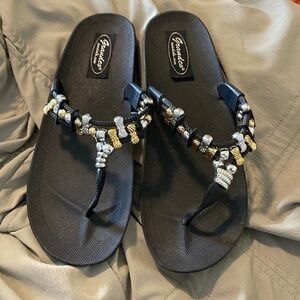 GRANDCO silver gold black stunning slip on flip fop shoes size 7